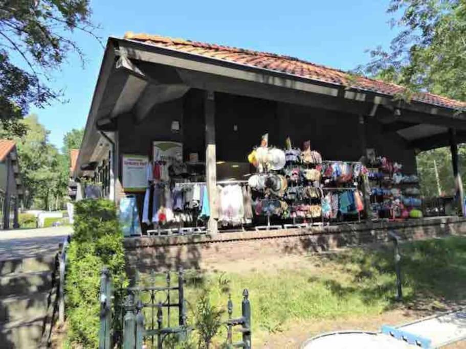 Chalet Toetje Op De Veluwe Hoenderloo Luaran gambar